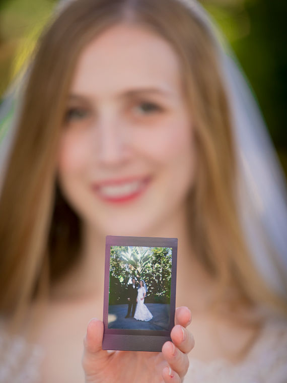 Polaroid, Braut unscharf im Hintergrund
