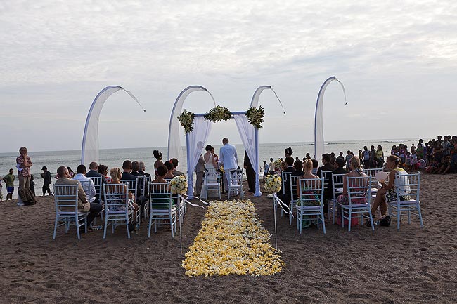 Hochzeitsreportage bei Strandhochzeit auf Bali