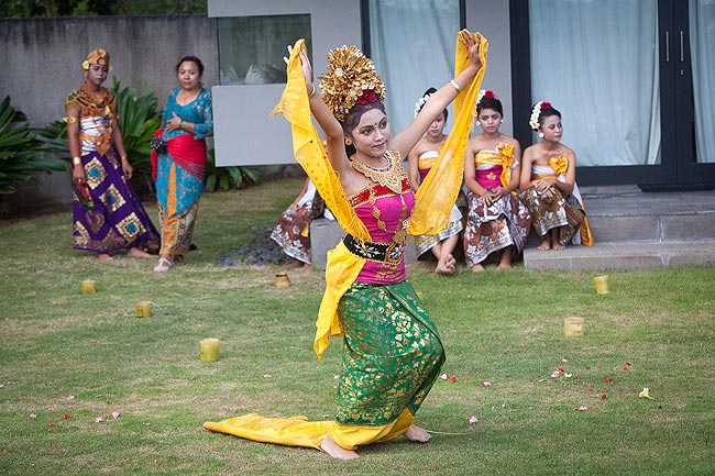 Traditioneller Tanz bei Hochzeit auf Bali