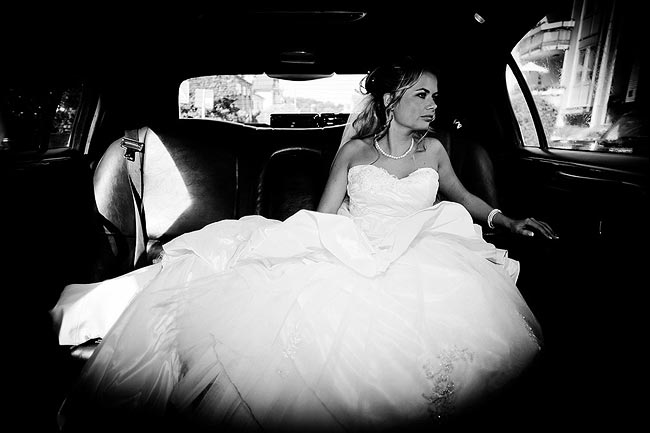 Braut in Stretch-Limo,schwarz & weiß